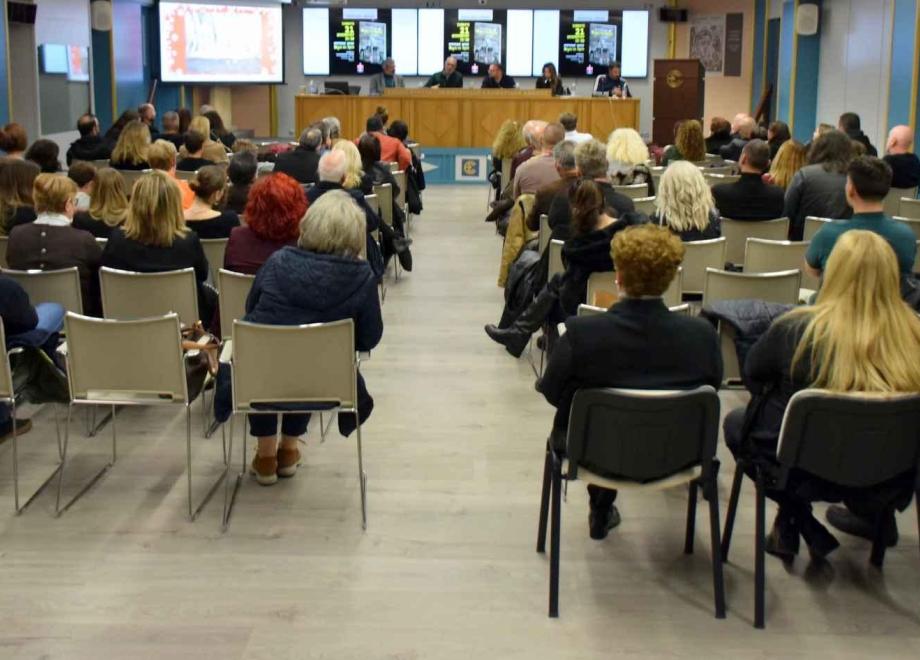 ΠΑΡΟΥΣΙΑΣΗ ΤΟΥ ΒΙΒΛΙΟΥ ΜΑΓΕΙΑ ΚΑΙ ΤΕΡΑΤΑ